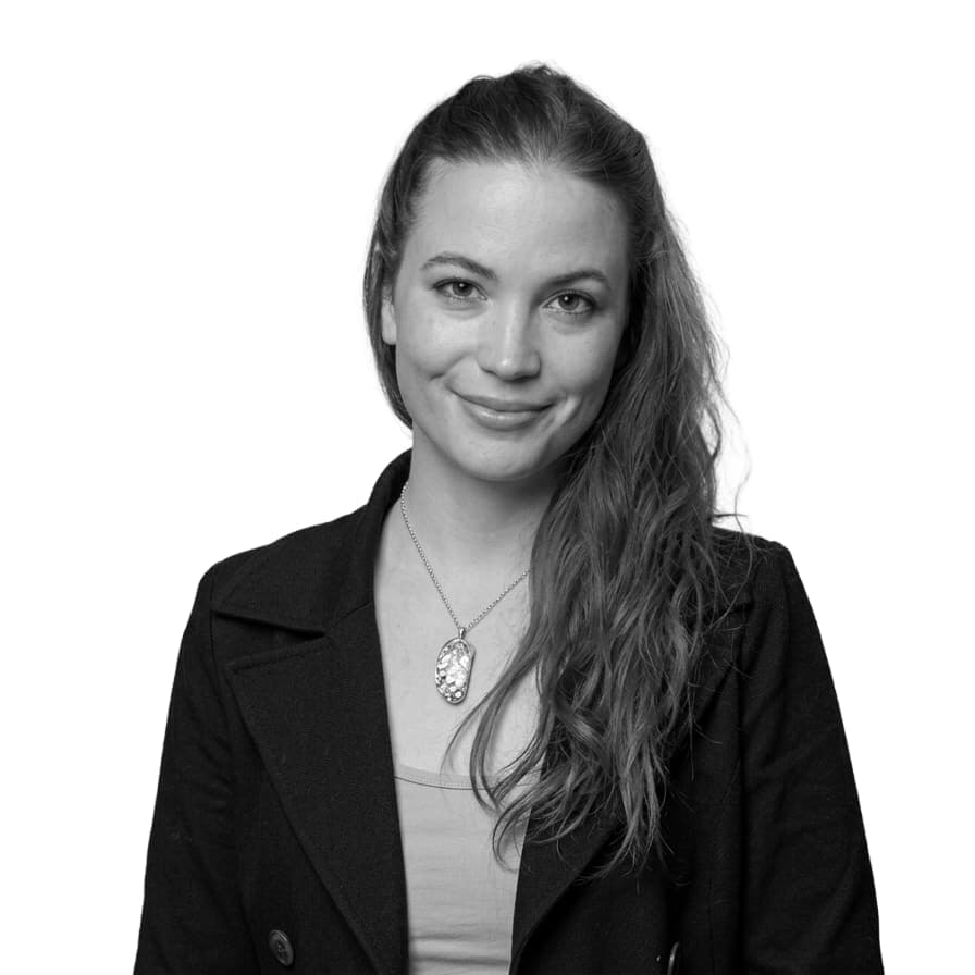 Portrait Sarah Meer Mit Ki Vergroessert Sw